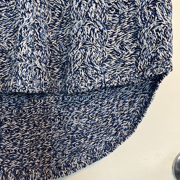 Express Short Sleeve V-Neck Marled Cable Tunic Sweater - Picture 4 of 9